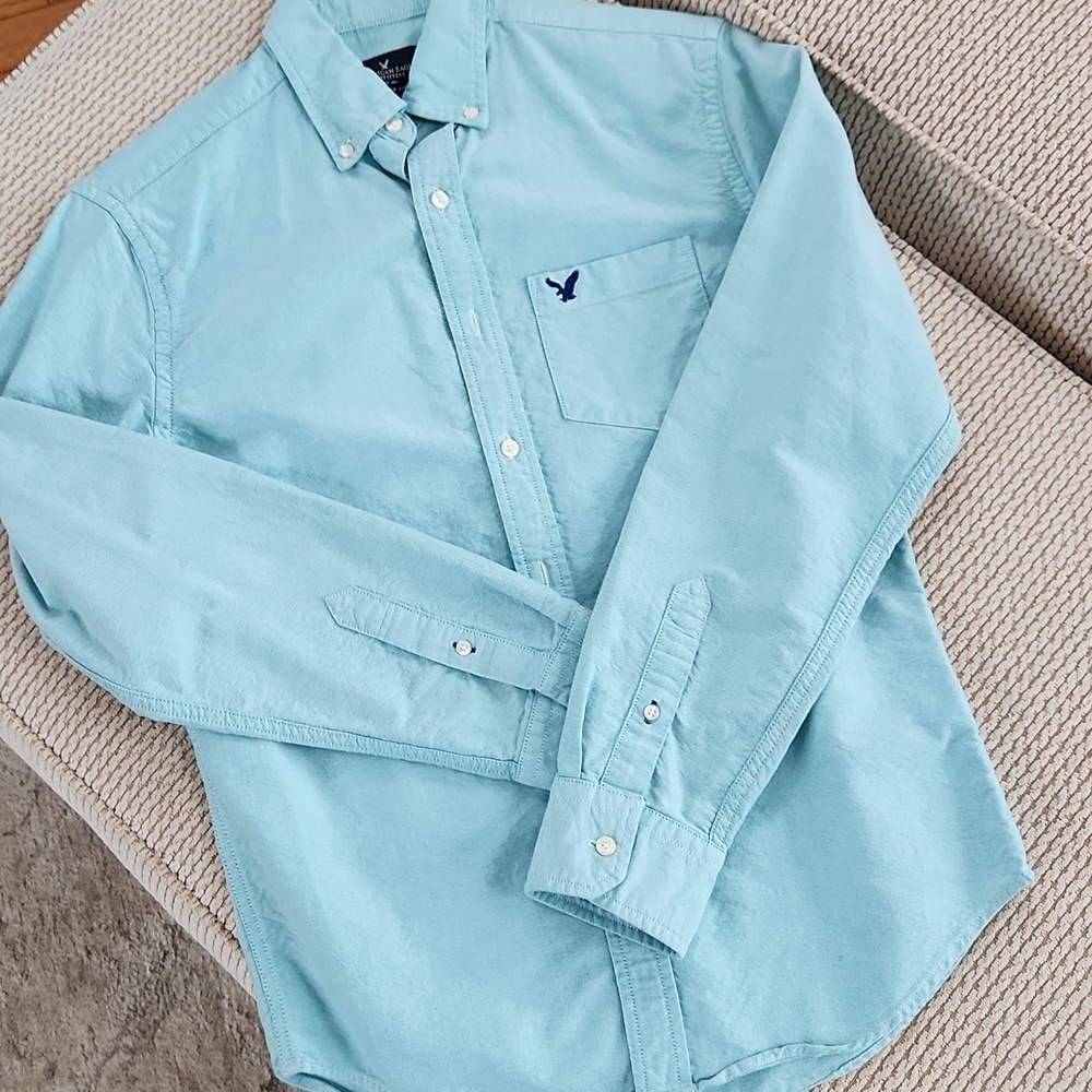 American Eagle Outfitters Men's Light Blue Shirt, Classic Fit, Small